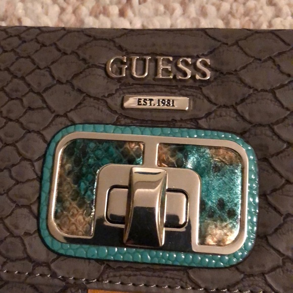 Never use wallet - Picture 2 of 5